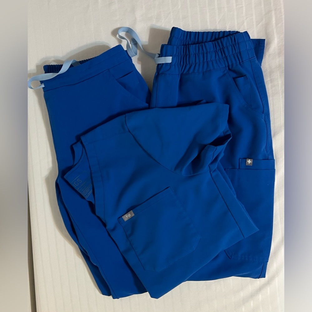 Figs Royal Blue 3pc Scrub Set -1 top, 2 pants. Size M Medium